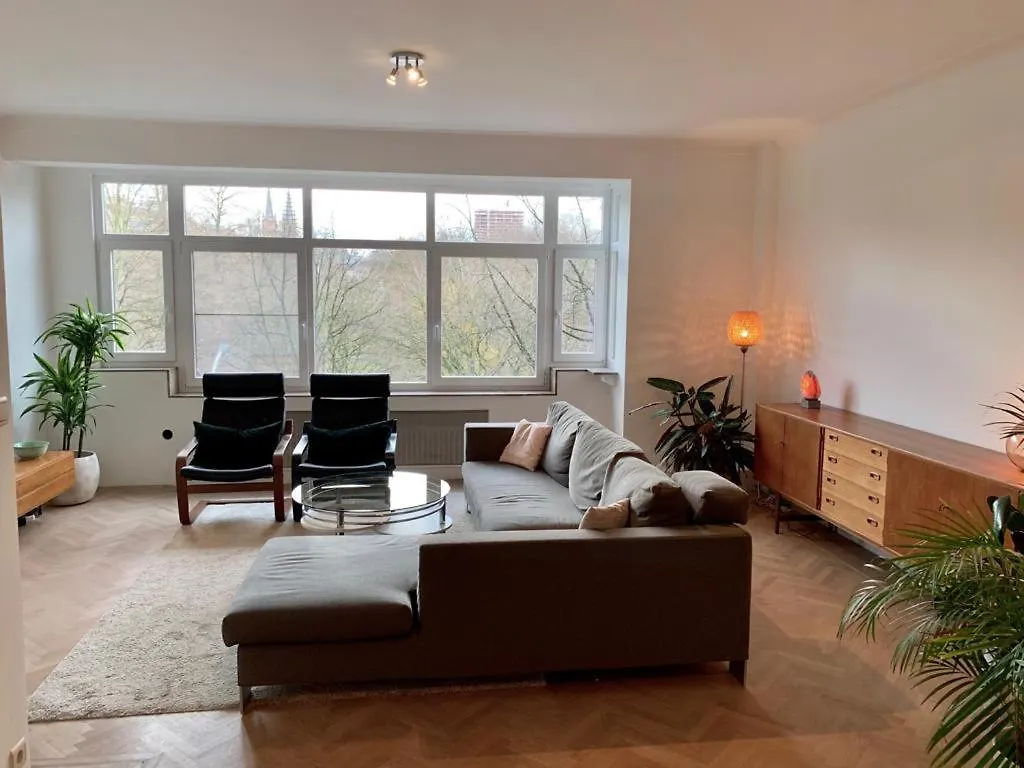 Art Deco Apartment With Park View location